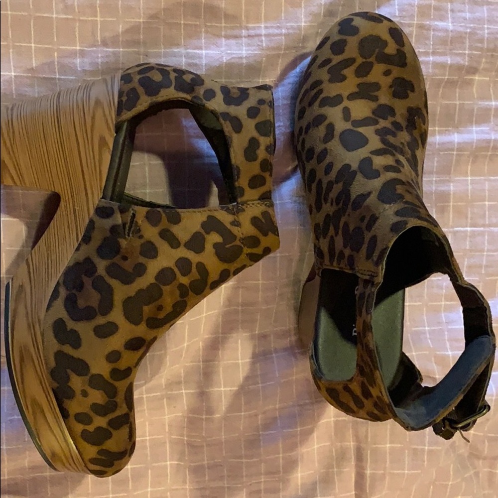 Pierre Dumas size 8M/8.5 shoes